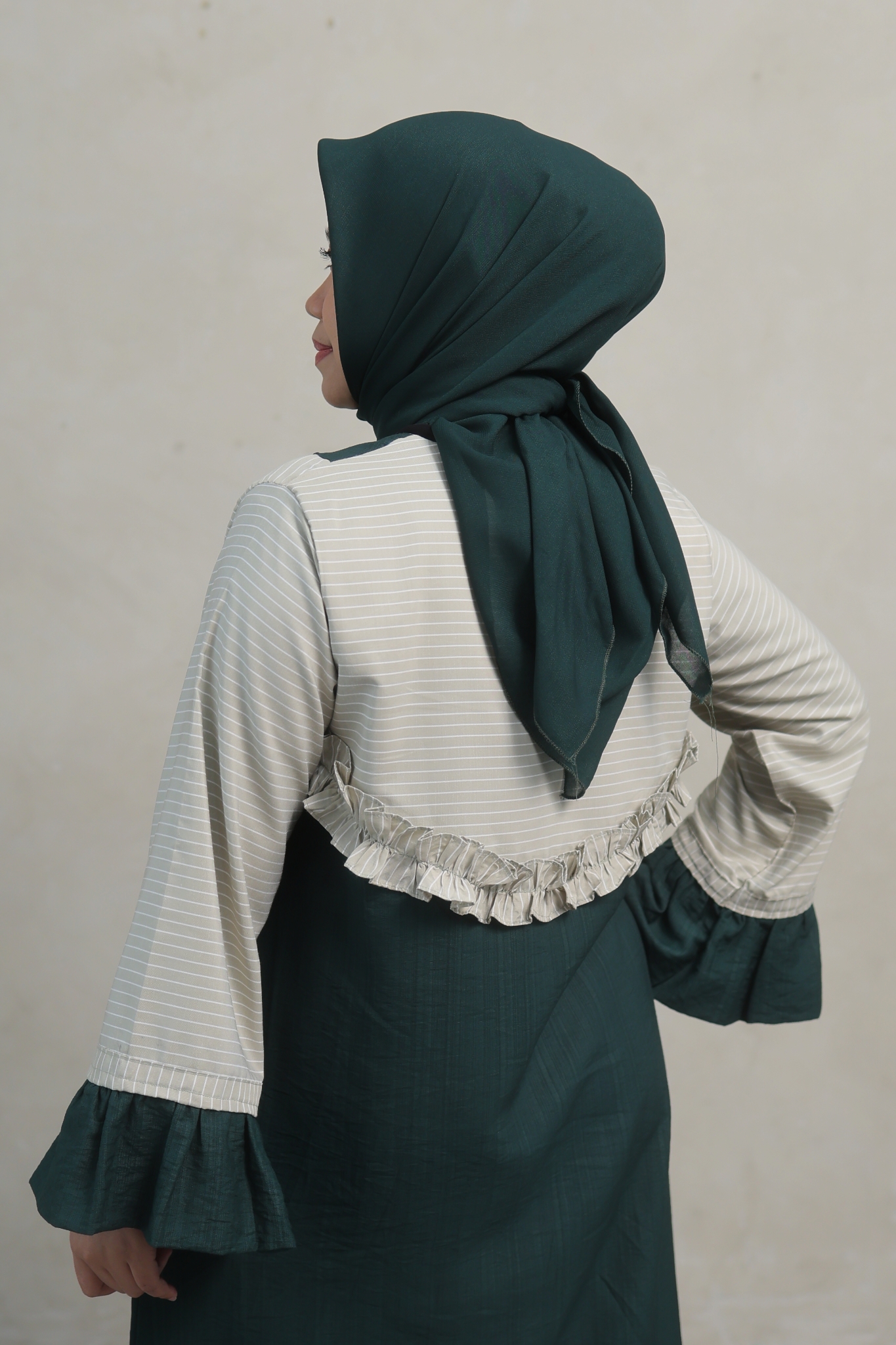 Ayla Ruffle Abaya Emerald Green