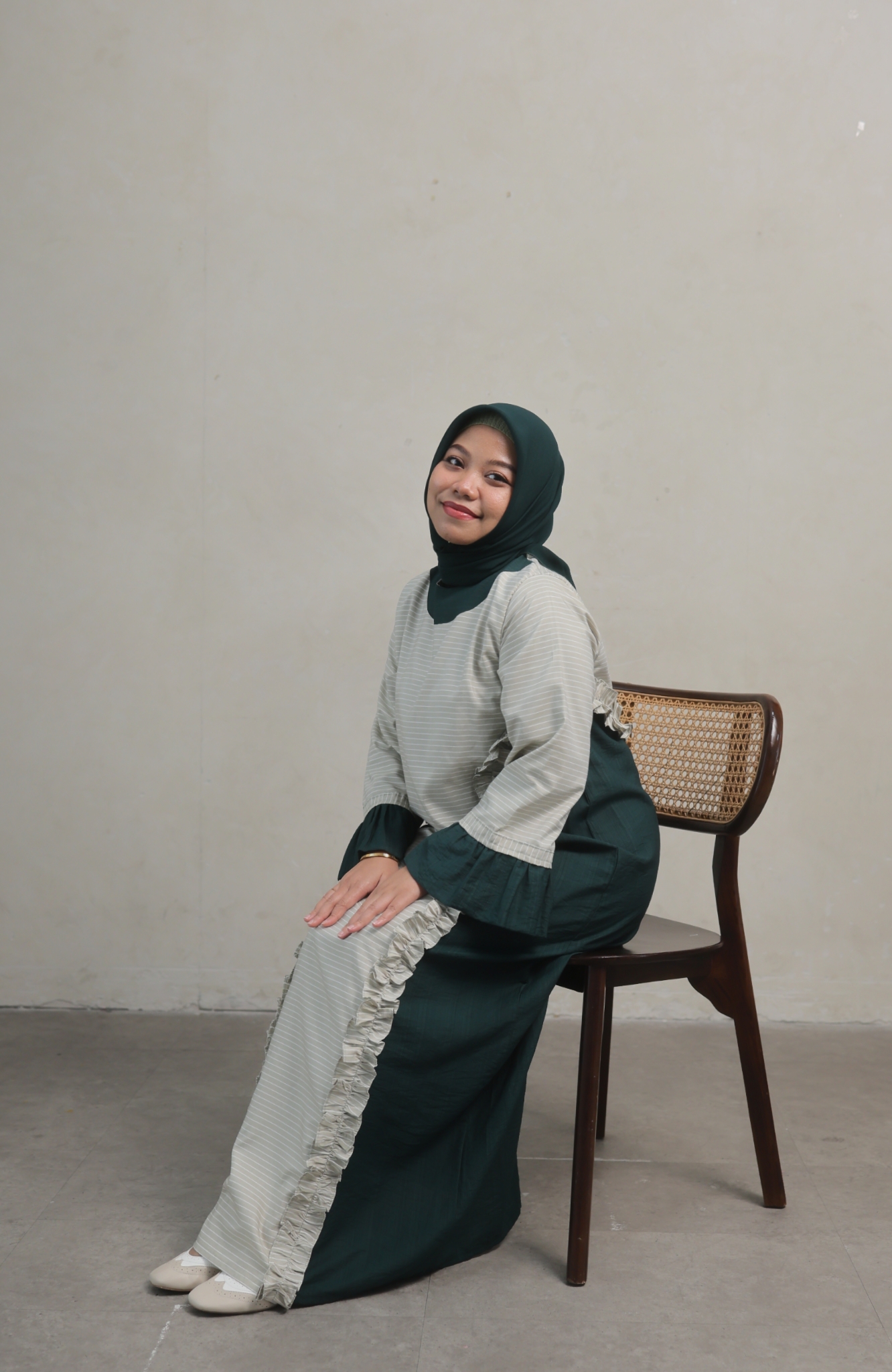 Ayla Ruffle Abaya Emerald Green