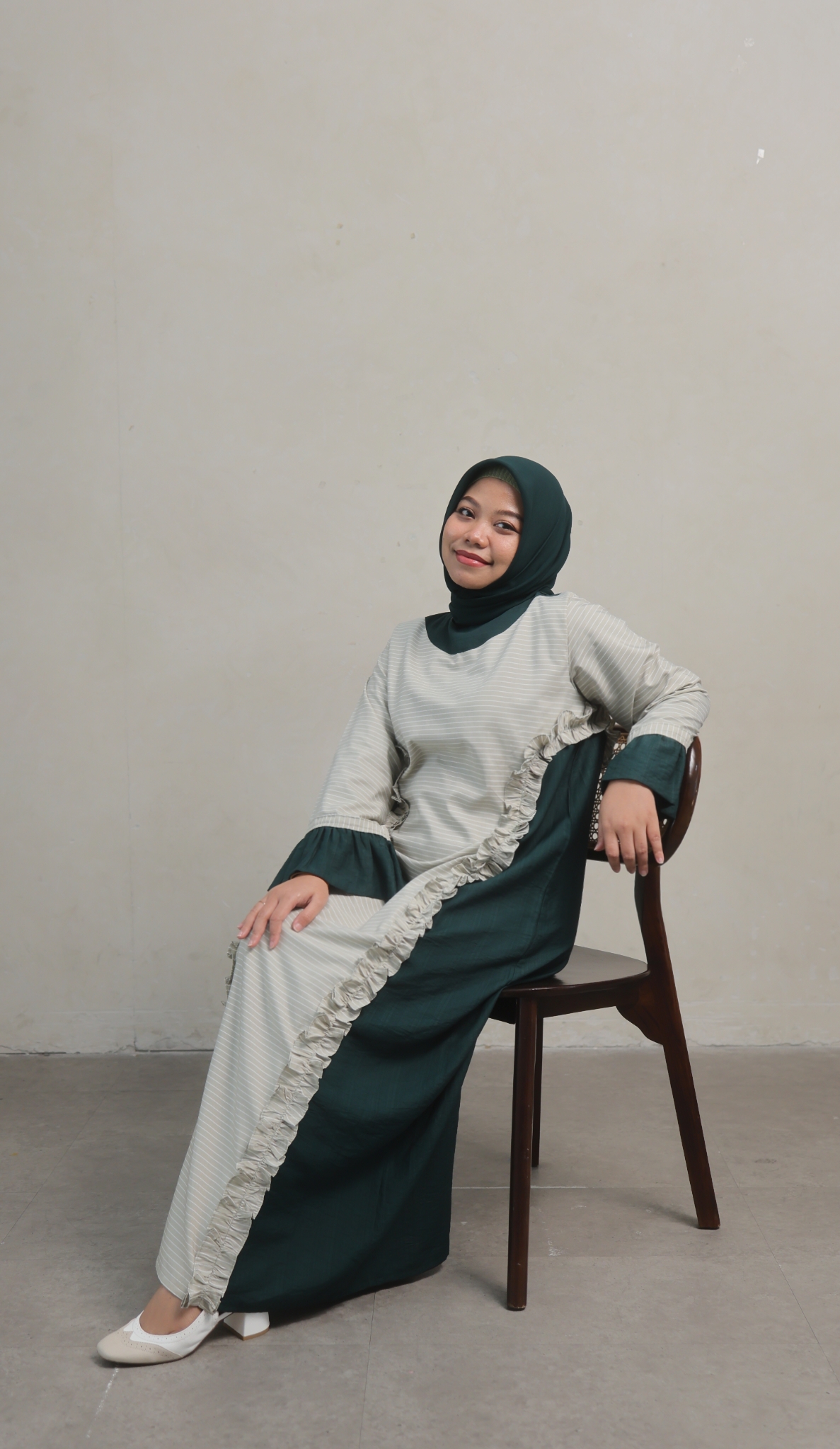 Ayla Ruffle Abaya Emerald Green